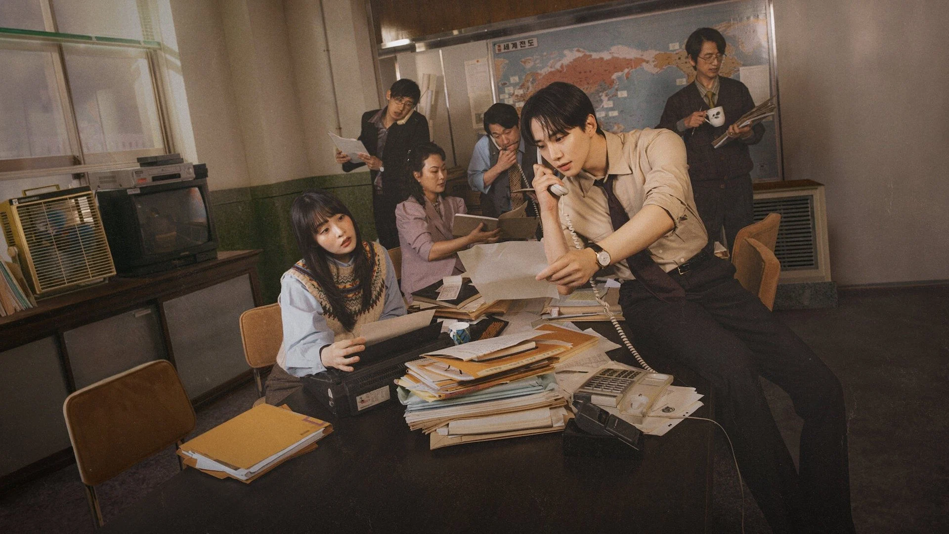 Gia Đình Bão Tố - Typhoon Family