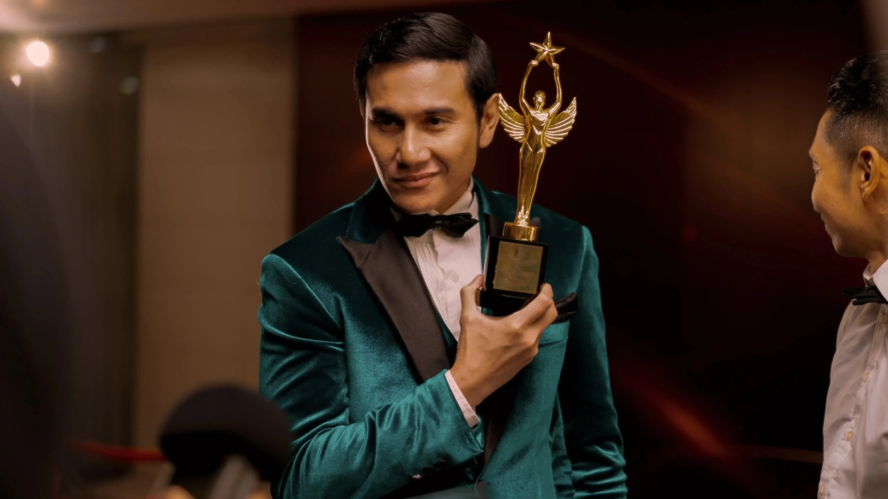 Lạc Trong Hào Quang - Lost In The Spotlight