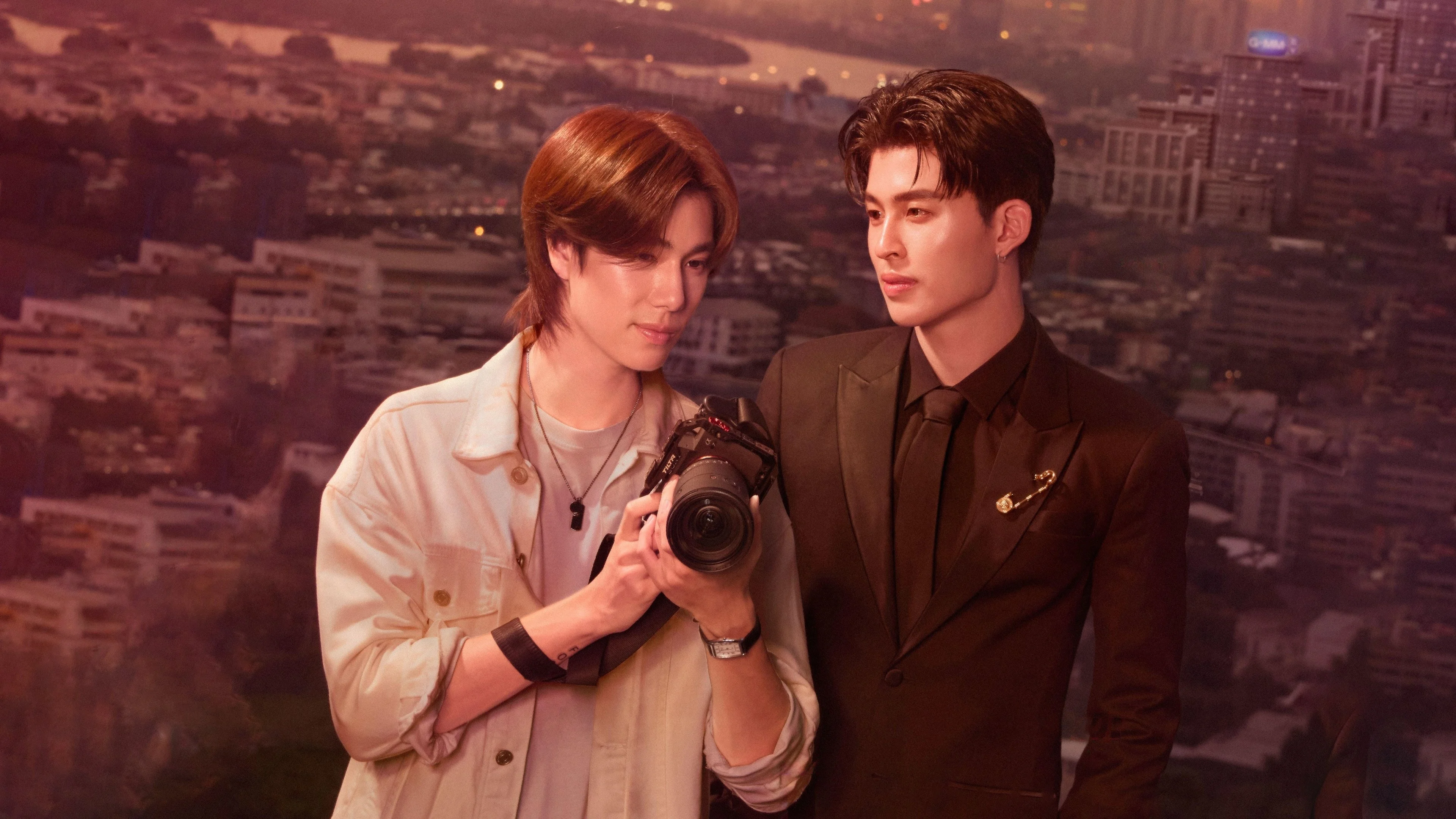 Tỉnh Táo Nào, Ngài Thee - Me And Thee